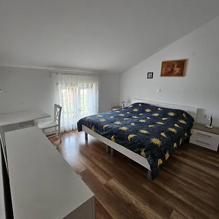 Apartman Thea *